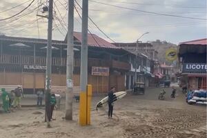 Piura: tablistas ingresan al mar pese a recomendaciones por oleaje anómalo