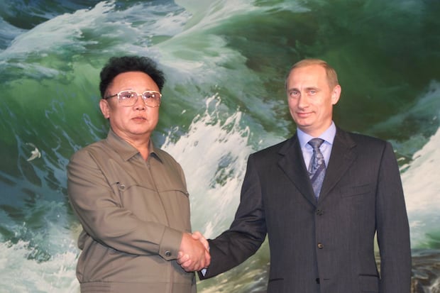Kim Jong-il and Vladimir Putin shake hands in Pyongyang on July 19, 2000.  (Creative Commons).