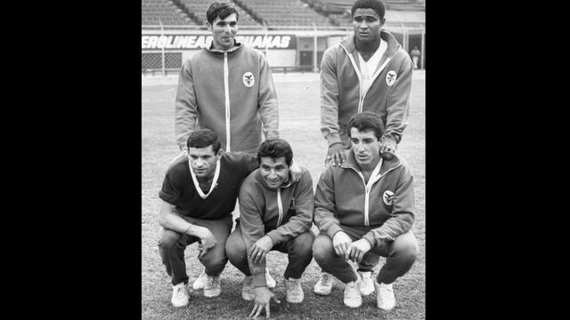 Fallecido Eusébio estuvo dos veces en Lima y jugó en el Estadio Nacional como estrella del Benfica [FOTOS]