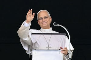 Papa León XIV reaparece en el Ángelus y dice que retomará gradualmente su actividad