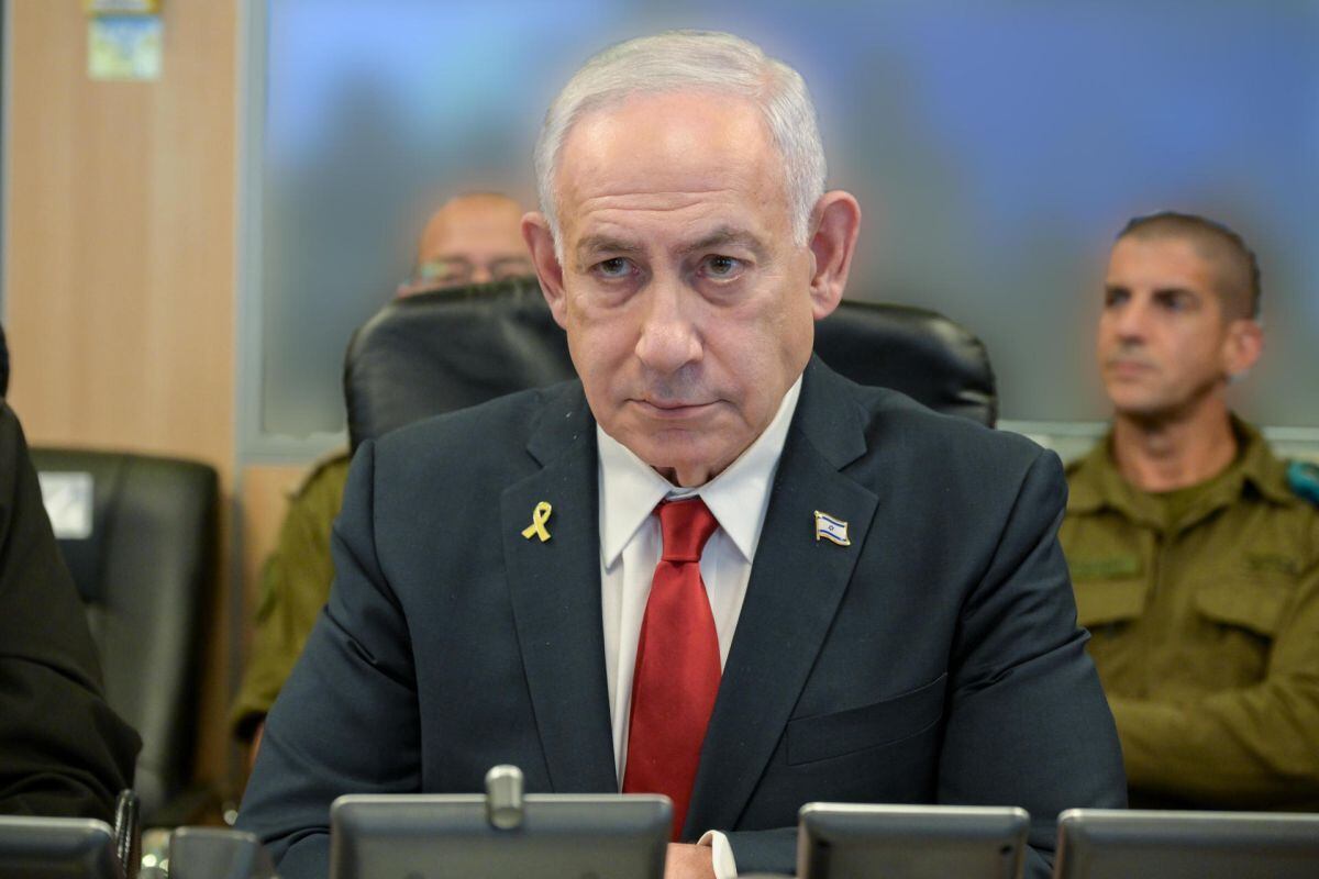 El primer ministro de Israel, Benjamin Netanyahu, atiende desde Jerusalén a los bombardeos del Ejército israelí. Foto: EFE/IDF