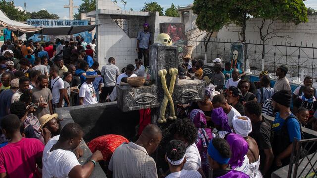 Desde ceremonias vudú hasta el culto por la Santa Muerte: Así celebra el mundo el Día de los Muertos