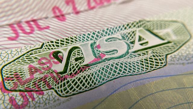 Si tengo familiares indocumentados en Estados Unidos, ¿me pueden negar la visa?