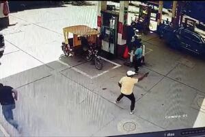 Piura: Sujetos se enfrentan a balazos dentro de grifo en Sullana