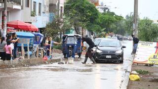 Chaclacayo: deslizamientos por fuertes lluvias inundan las calles | FOTOS