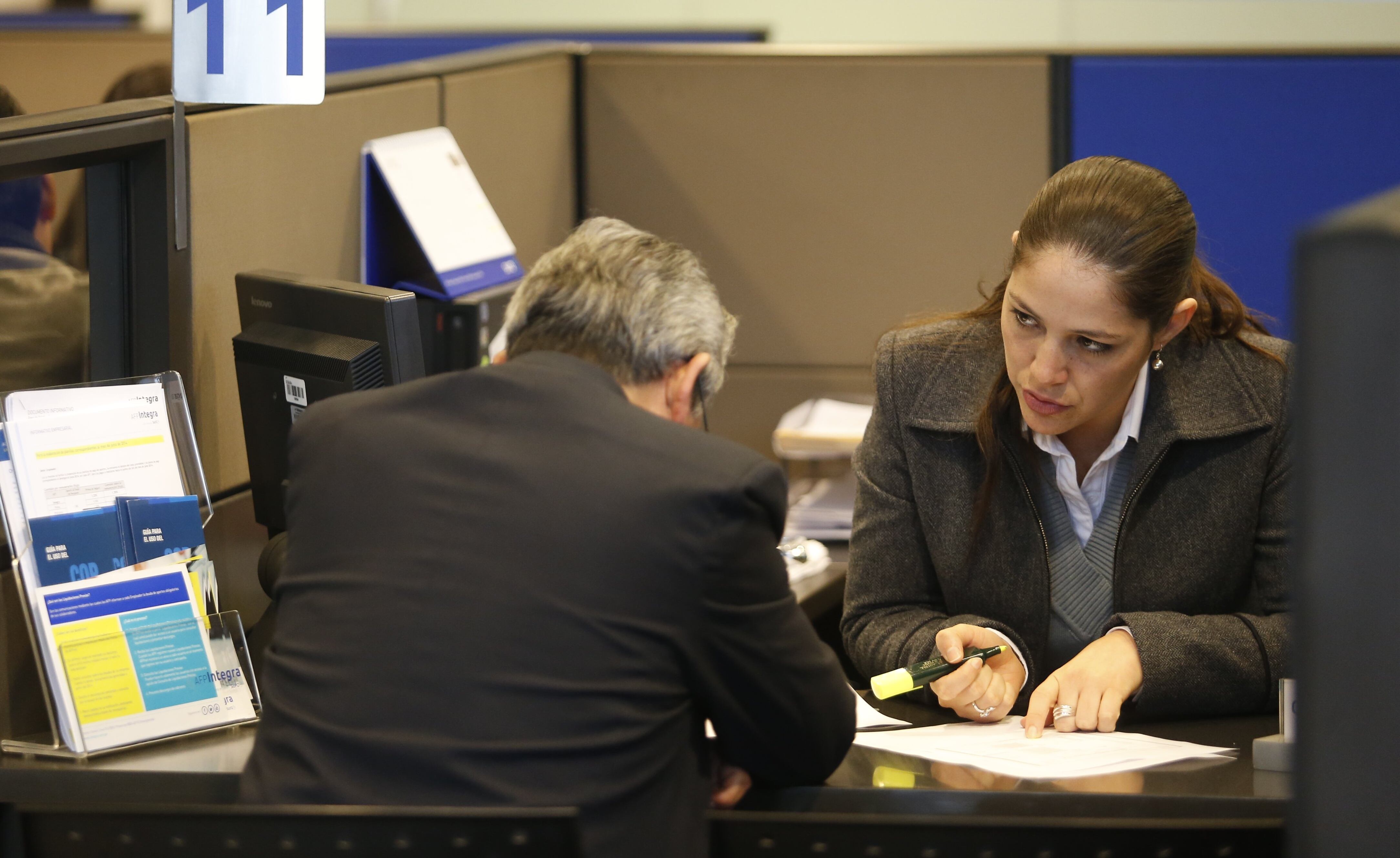 Independientemente de si puede retirar o no el dinero acumulado en su AFP, es importante que el trabajador sepa cuánto tiene ahorrado (Foto: GEC)