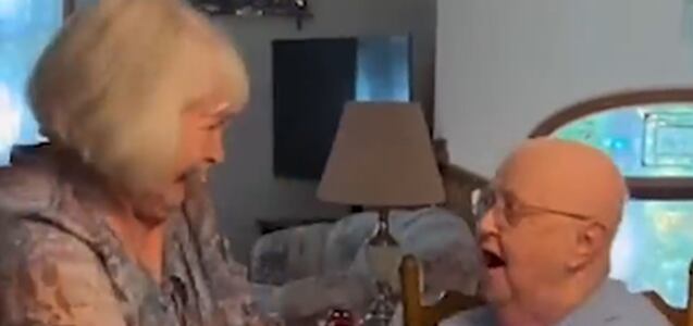 El momento en que 2 amigas, que se escribieron cartas durante 60 años, se ven cara a cara por primera vez