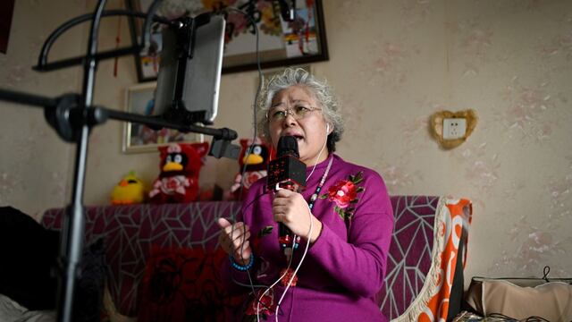 "Vive mi vida": la adicción de los ancianos chinos por retransmitir su vida por Internet
