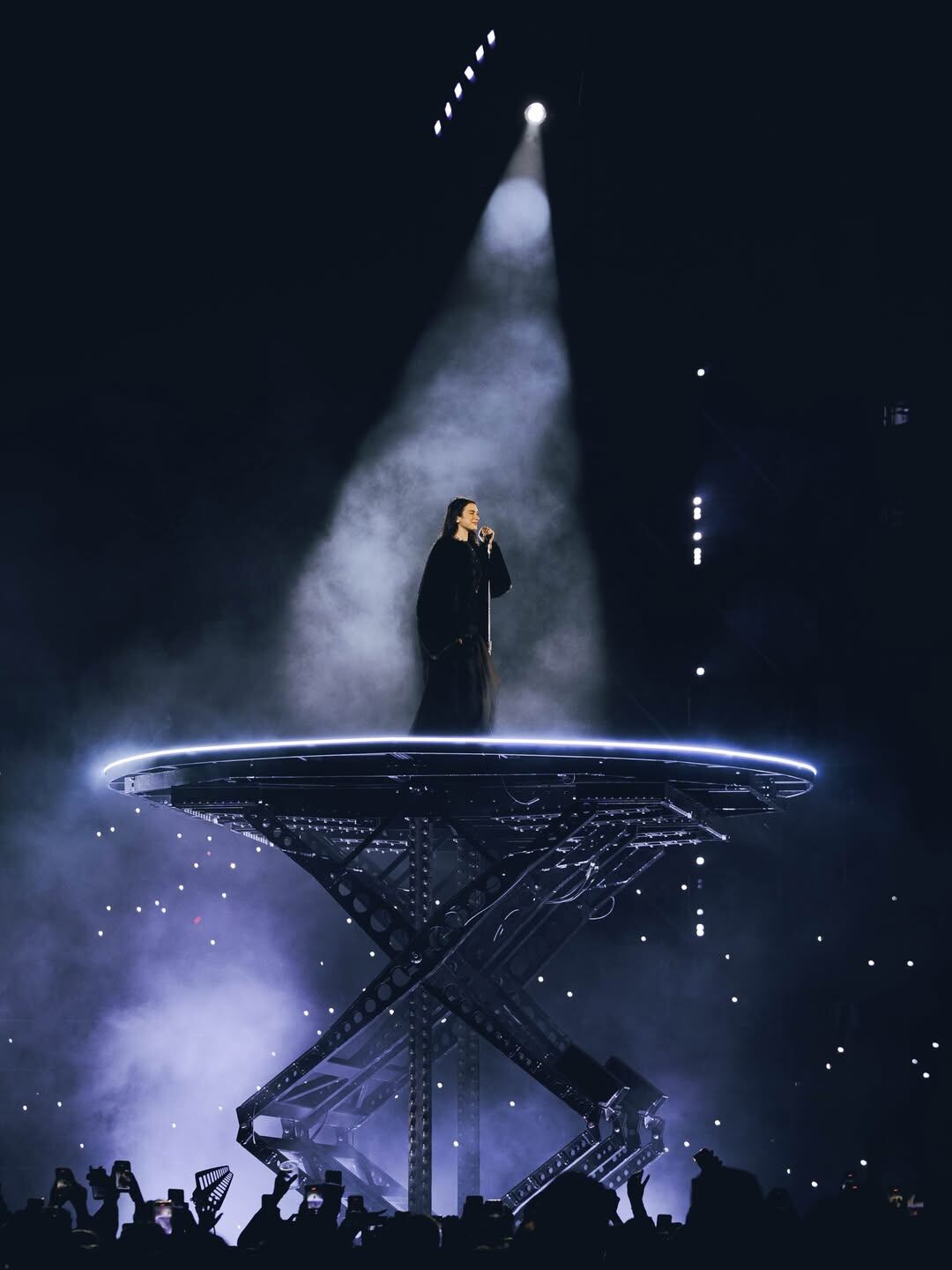 Dua Lipa sobre el escenario del Estadio San Marcos, donde cantó sus éxitos ya consagrados así como los nuevos | Foto: Instagram (@dualipa)