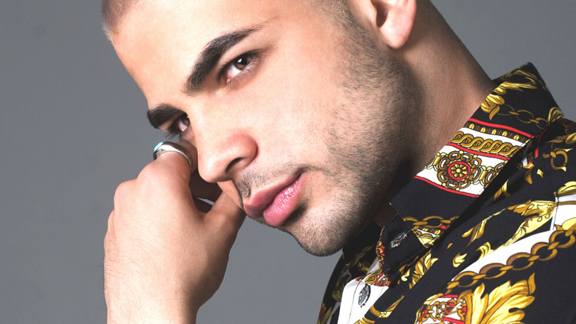 Juan Palau es un cantante colombiano de 30 años.