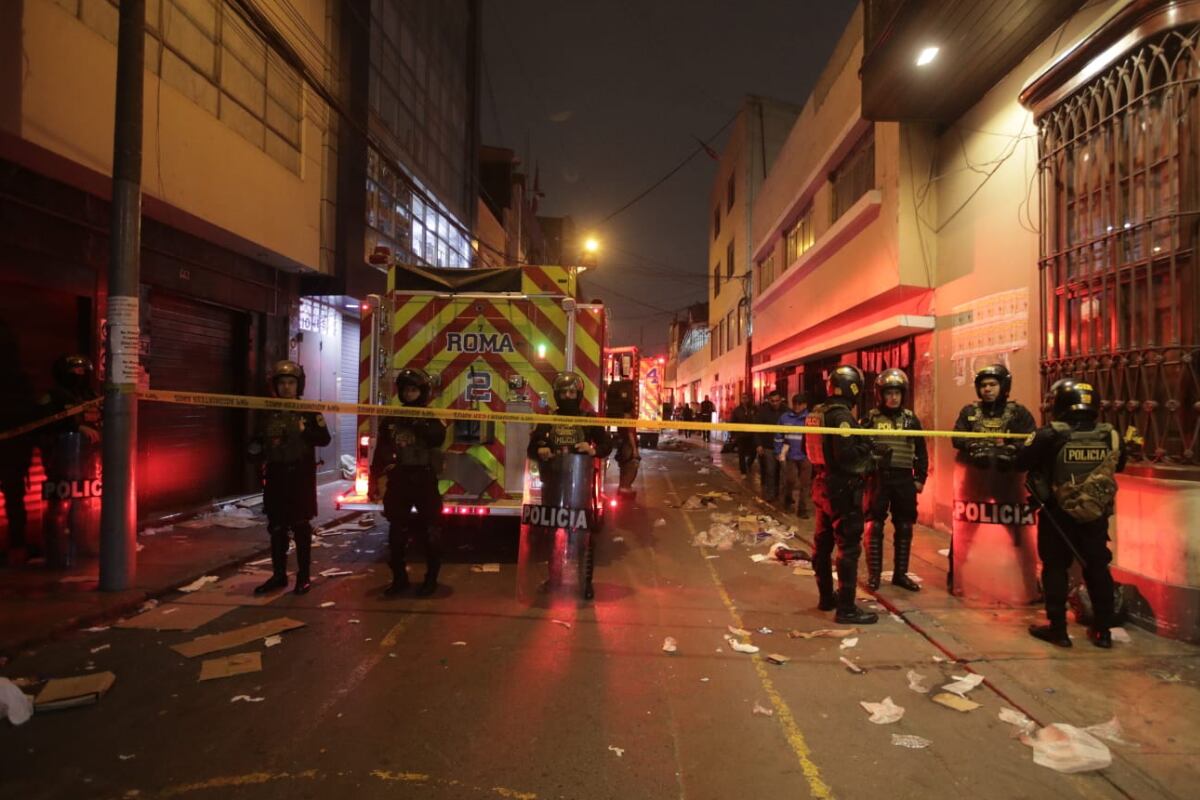 El siniestro fue reportado pasada las 6 de la tarde. Afortunadamente, la emergencia se controló horas después y no se registraron heridos de gravedad.
Foto: Anthony Niño de Guzmán/@photo.gec