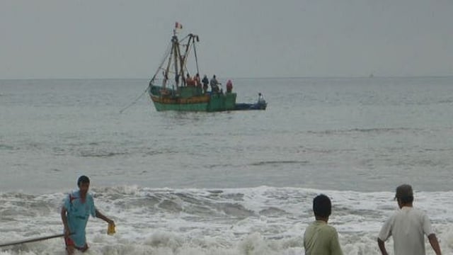 Ecuador: rescatan a cuatro peruanos que navegaban a la deriva