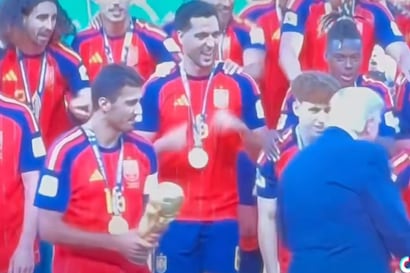 El viral baile de Mikel Merino imitando a Donald Trump en la celebración de España Campeón del Mundo