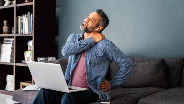 ¿Qué posturas ayudan a aliviar el dolor de espalda?