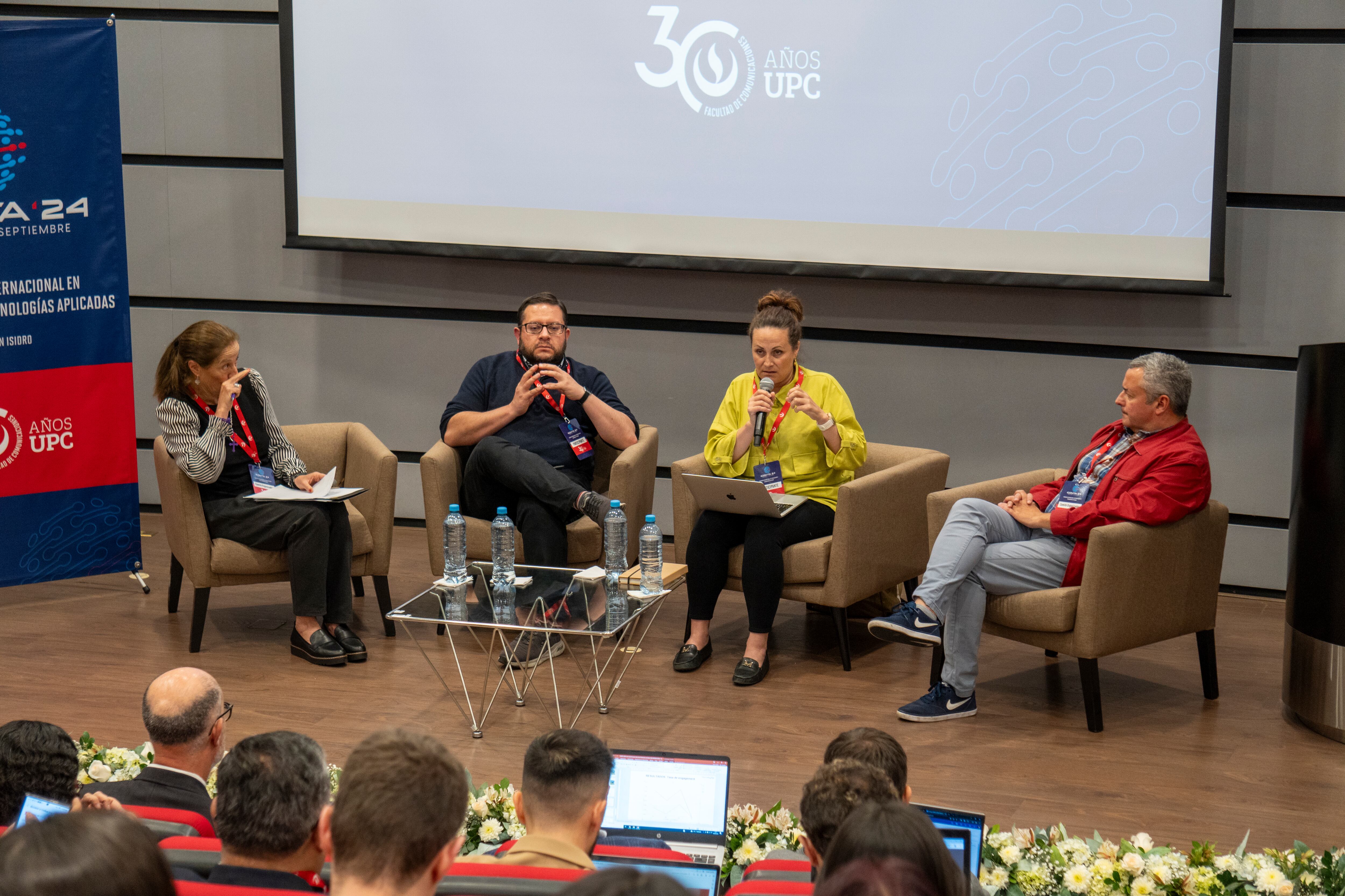 La conferencia también ofreció una visión global a partir de las perspectivas de los ponentes.