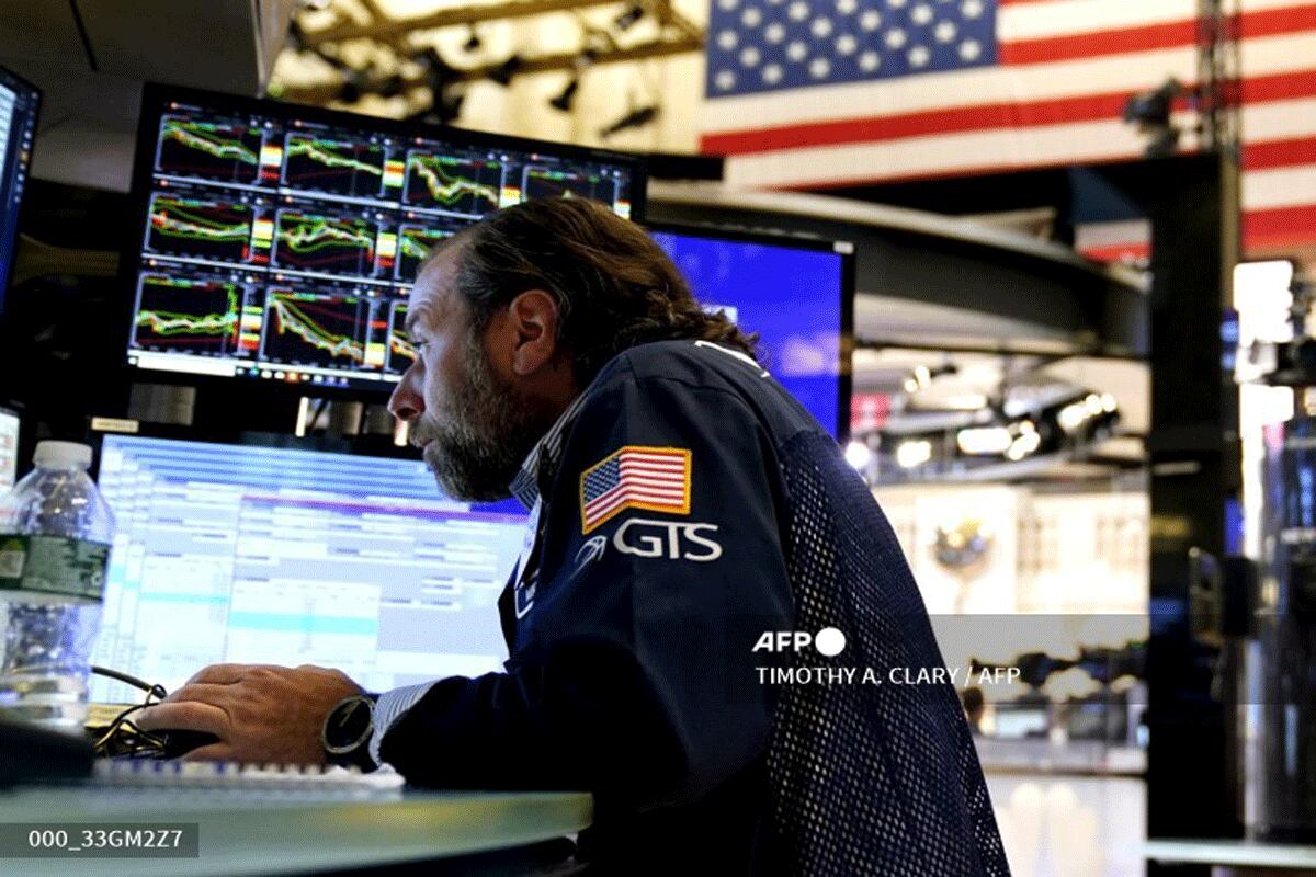 En las primeras operaciones, el índice Dow Jones perdía 0,37%. Foto: TIMOTHY A. CLARY / AFP.
