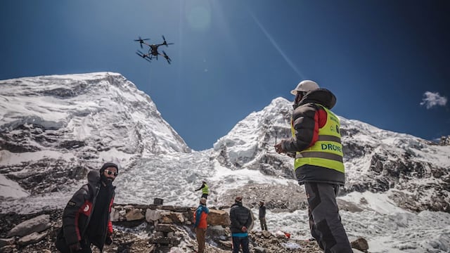 Drones: una solución para limpiar la basura en el Everest