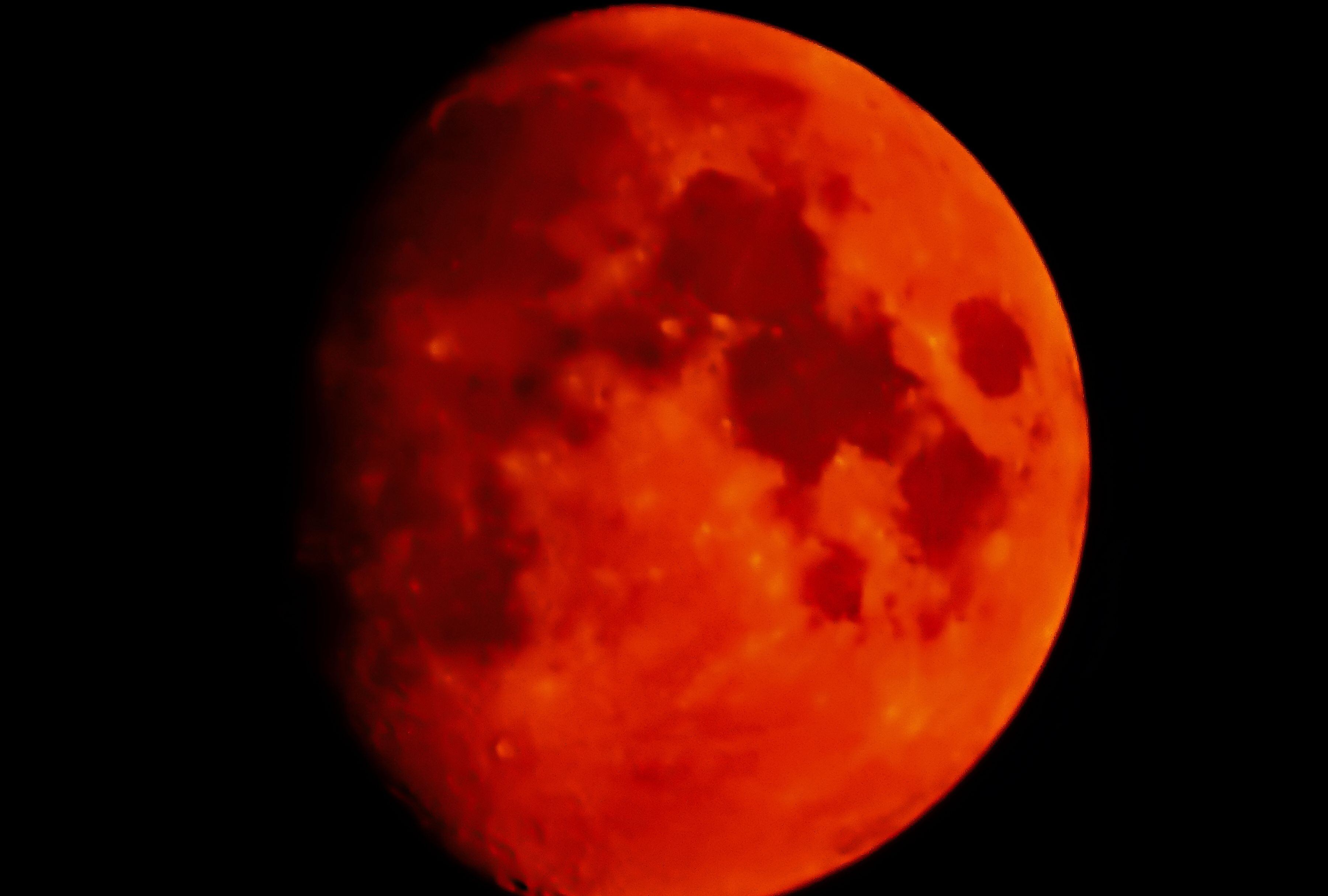 Durante un eclipse, la Luna se tiñe de rojo y recibe el apelativo de Luna de Sangre. (Foto: Nomorenicknames / iStock)
