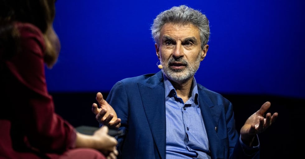 El científico informático canadiense Yoshua Bengio, copresidente y director científico de LawZero, y fundador y asesor científico del Instituto Mila, habla durante el segundo día de la conferencia "ALL IN 2026" en el Palacio de Congresos de Montreal, en Montreal, Quebec, Canadá, el 17 de septiembre de 2026. (Foto de ANDREJ IVANOV / AFP)