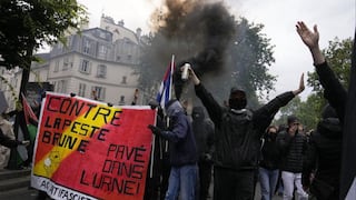 Decenas de miles de personas se manifiestan en Francia contra la extrema derecha