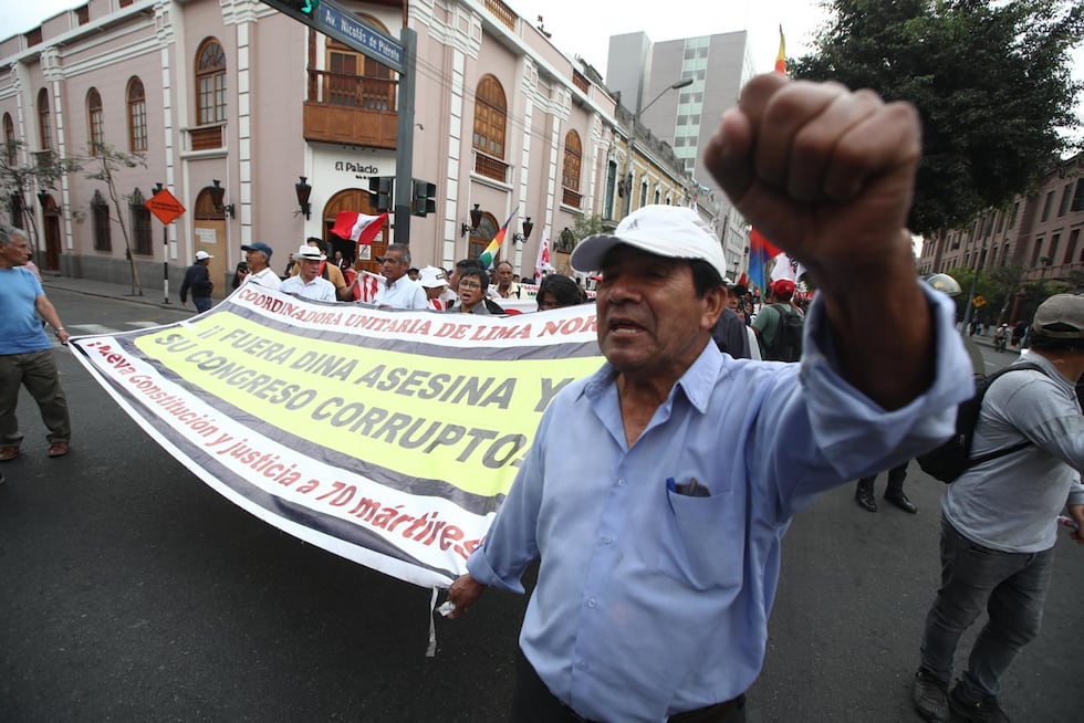 En Lima los manifestantes llegaron a protestar en el centro hasta las inmediaciones del congreso
