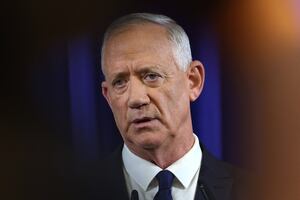 El partido de Netanyahu acusa al exministro Benny Gantz de “huir de la guerra”