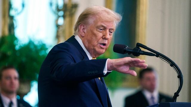 La Casa Blanca dice que Trump padece insuficiencia venosa pero goza de buena salud