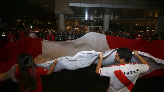 El “banderazo blanquirojo” llegó para alentar a la selección peruana de fútbol | FOTOS