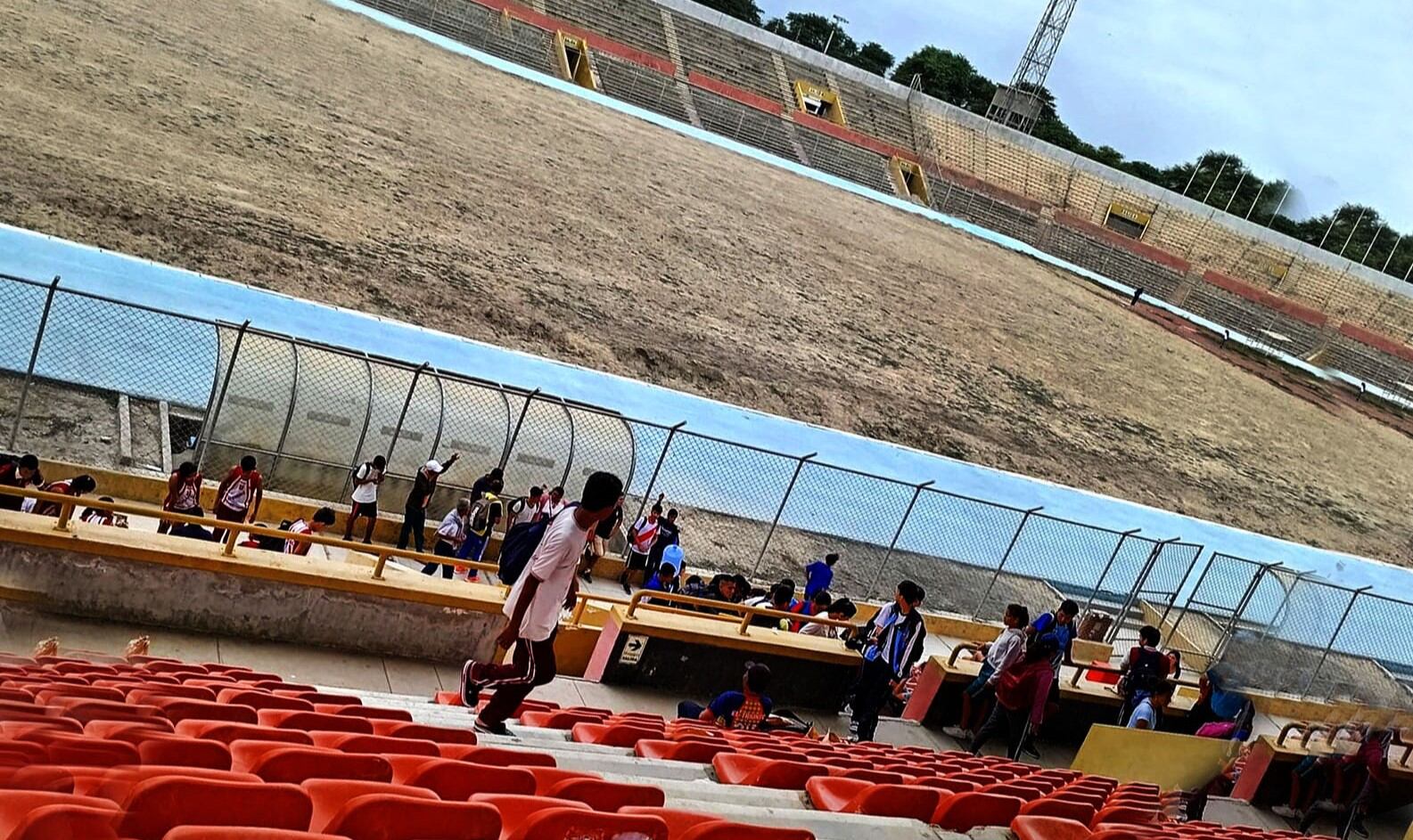 El expediente técnico aún no está listo, ya que fue observado por el IPD. Gobernador Luis Neyra explicó que la finalidad de quitar la pista atlética es aumentar la capacidad del recinto. Foto: difusión