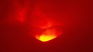 Nuevo punto eruptivo en el volcán de La Palma, que expulsa ceniza y gases | FOTOS