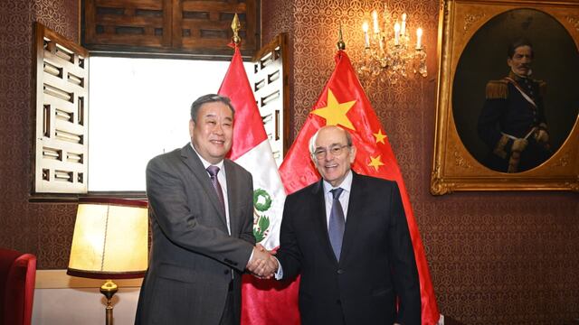 Canciller Hugo de Zela recibe al embajador de China y sostienen diálogo sobre la relación bilateral