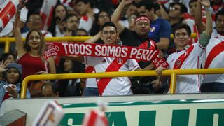Hinchas peruanos tiñen de rojo y blanco el Estadio Nacional para el Perú vs. Argentina | FOTOS