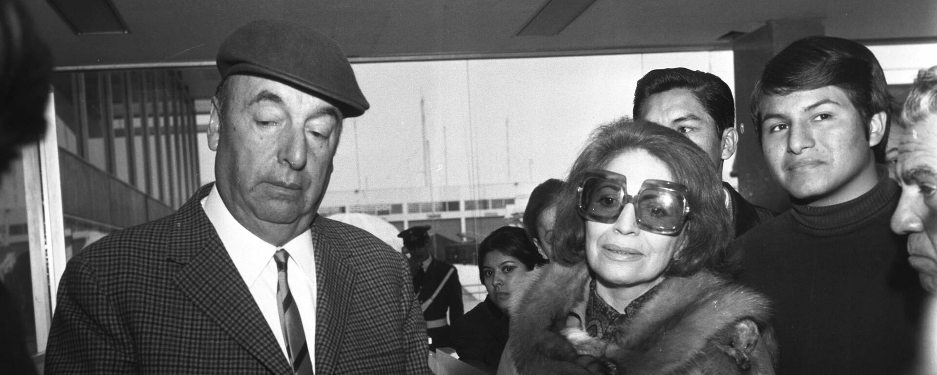 Pablo Neruda: Poeta en tierra