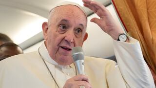 Papa Francisco bromea: “Estoy vivo, aunque algunos me querían muerto” 