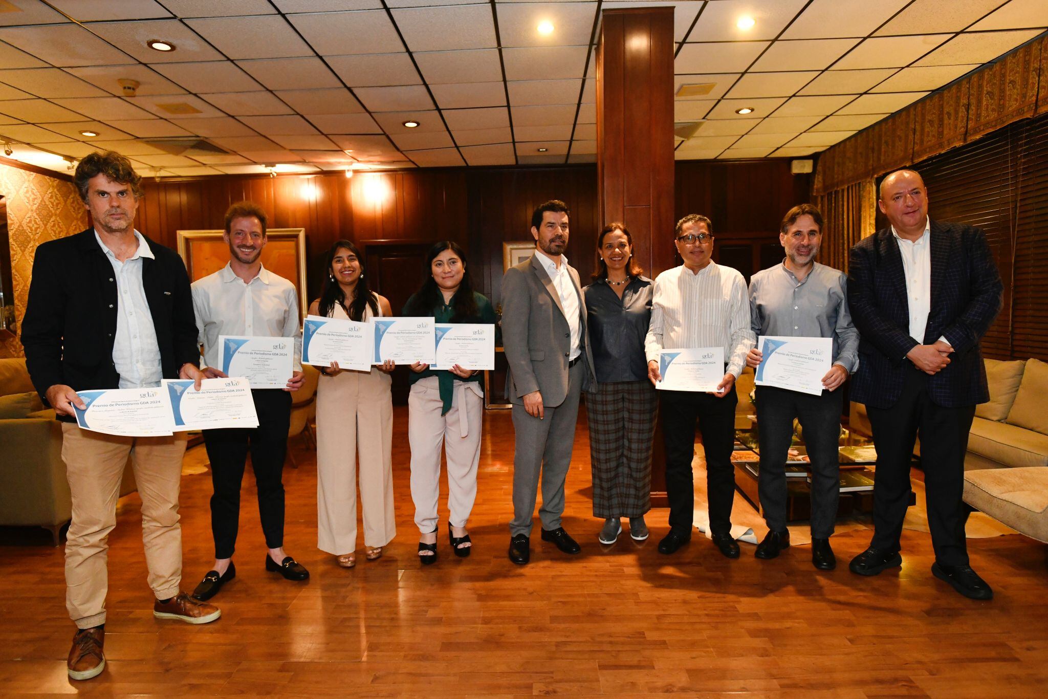 (De izquierda a derecha) Nicolás Cassese, Francisco Ferrari, Lorena Obregón, Mayté Ciriaco, Ernesto Cortes, Lyng Hou Ramírez, Guillermo Reinoso, David Matoses y Juan Francisco Ealy Lanz Duret. (JULIO PEÑA Y JORGE MARTINEZ)