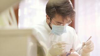 Esto le pasa a tu lengua si pierdes una o más muelas, según un odontólogo