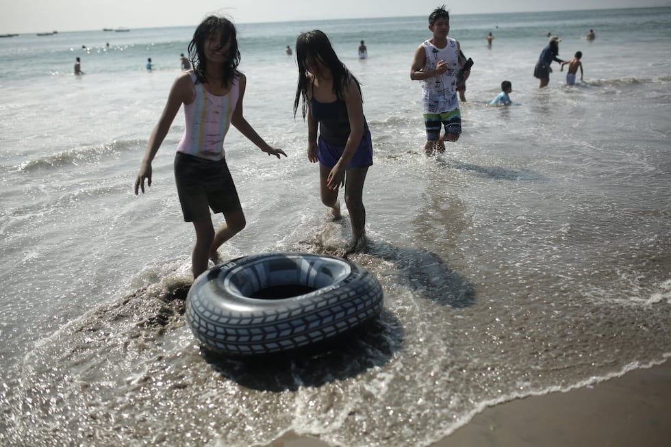 No faltaron los juegos en las playas. (Foto: Anthony Niño de Guzmán/ @photo.gec)