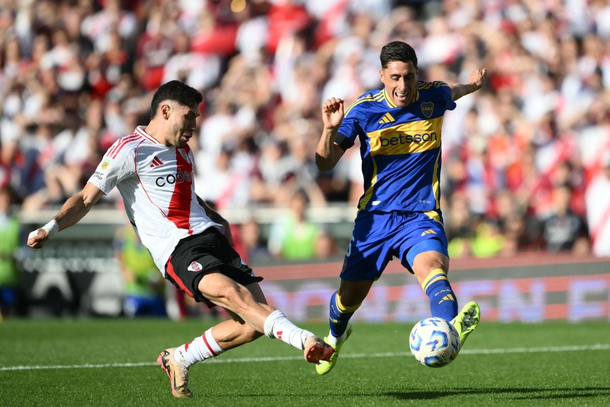 Formaciones Boca vs River hoy: alineaciones confirmadas del clásico en La Bombonera. | Foto: AFP