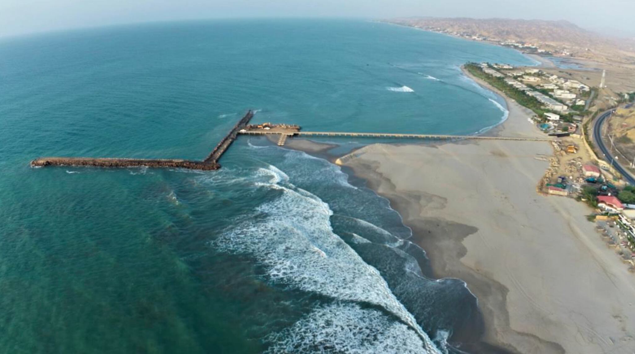 La Dirección General de Capitanías y Guardacostas, mediante Resolución Directoral Nº 045-2020 MGP/DGCG de fecha 10 de febrero 2020, autorizó la modificación del derecho de uso de área acuática otorgado para la construcción de un muelle artesanal destinado a la pesca deportiva, y en el cual se proyectaba reubicar el muelle e incluir otros componentes estructurales, entre los cuales se considera una marina deportiva, a favor de la empresa Cabo Merlín S.A.C.