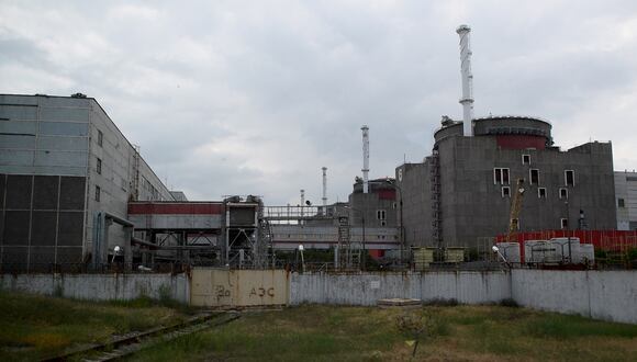 Una vista de la planta de energía nuclear Zaporizhzhia controlada por Rusia en el sur de Ucrania el 15 de junio de 2023. (Foto de Olga MALTSEVA / AFP)