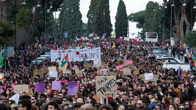 Italia: huelga general y marchas en todo el país para reclamar la igualdad de género y salarial