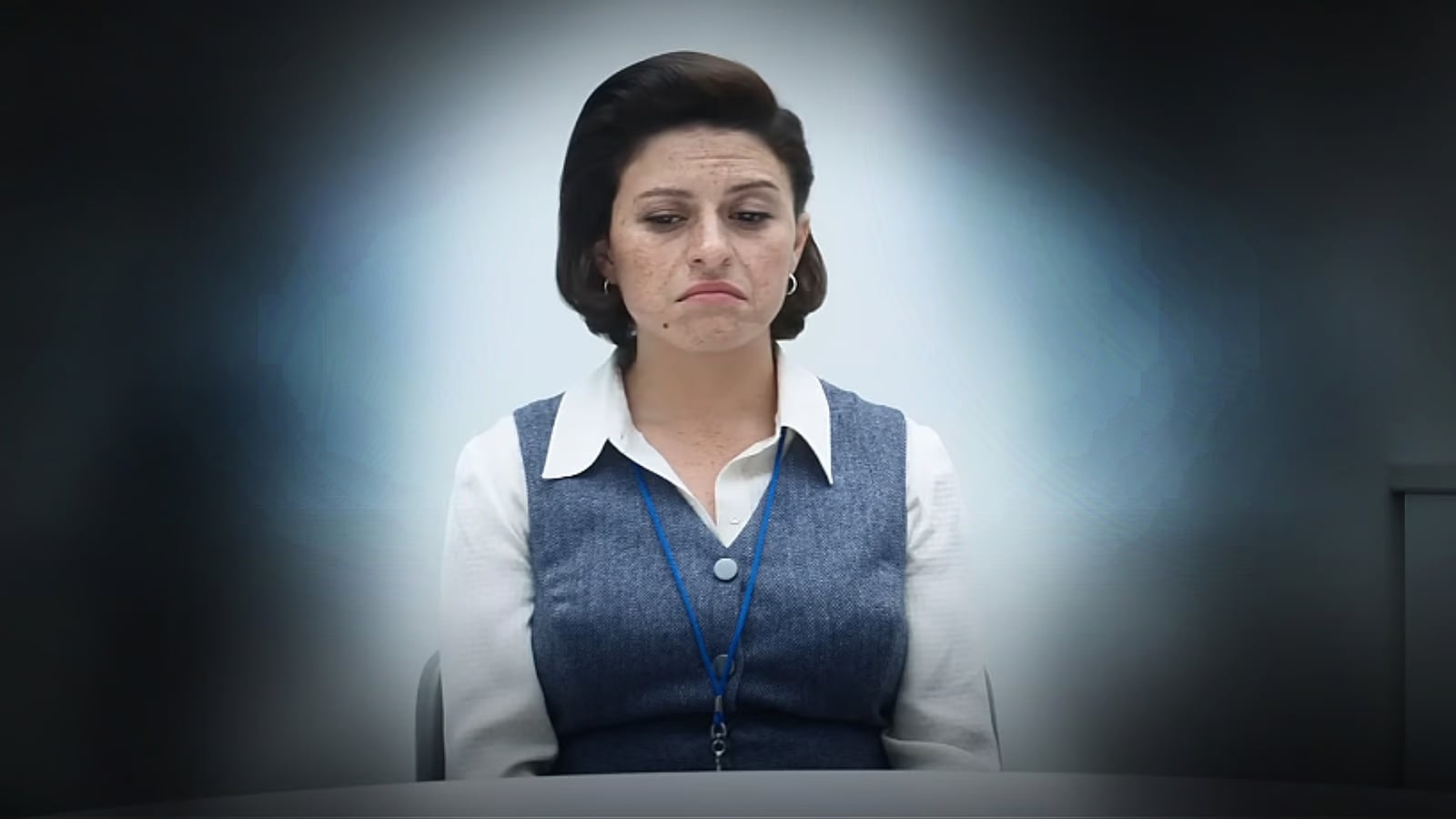 La actriz Alia Shawkat como Gwendolyn Y. en una escena de la temporada 2 de la serie "Severance" (Foto: Apple TV+)