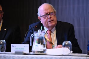 Ratifican a Julio Velarde en el BCR, el tenis peruano brilla a estadio lleno y exigen estricto control para el nuevo prefijo contra llamadas spam.