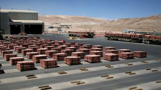 Mineras de cobre en Chile mantienen operaciones pese a protestas