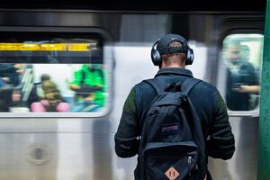 Prohibido beber alcohol en trenes y estaciones: la MTA confirmó sus novedades para el Día de San Patricio