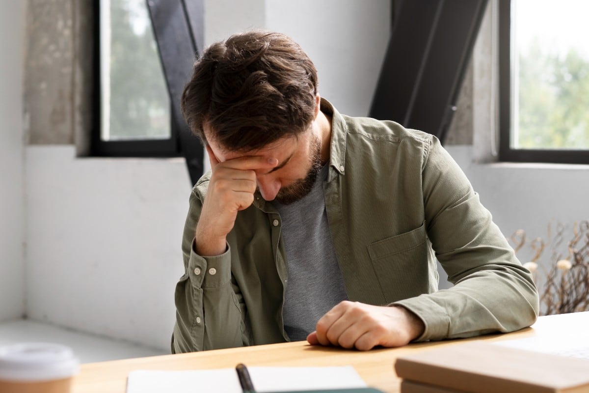 Se observó que los pacientes que ya habían tenido ansiedad o depresión tenían el doble de probabilidades de reportar fatiga continua. (Foto referencial: Freepik)