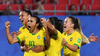 "Ellas no se caen como Neymar": la audiencia televisiva del fútbol femenino se dispara en Brasil