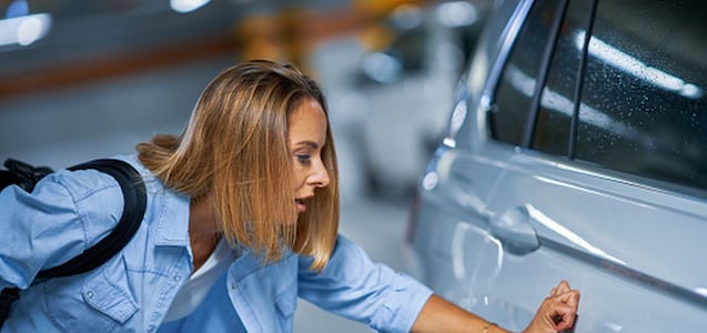 ¿Cómo eliminar los rayones o arañazos en la pintura del auto?