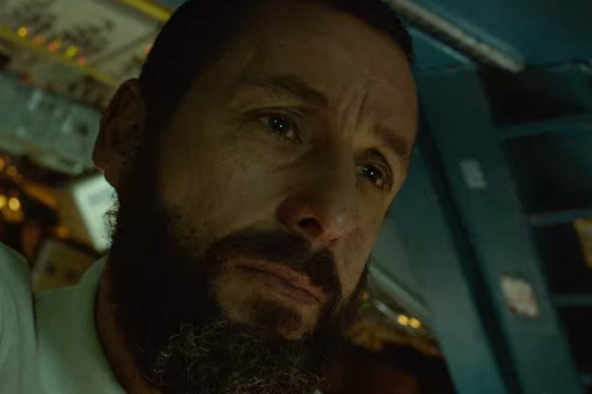 Adam Sandler como Jakub Procházka en la película "Spaceman" (Foto: Netflix)