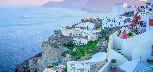 Una estadounidense viaja a Santorini y muestra en TikTok cómo es realmente